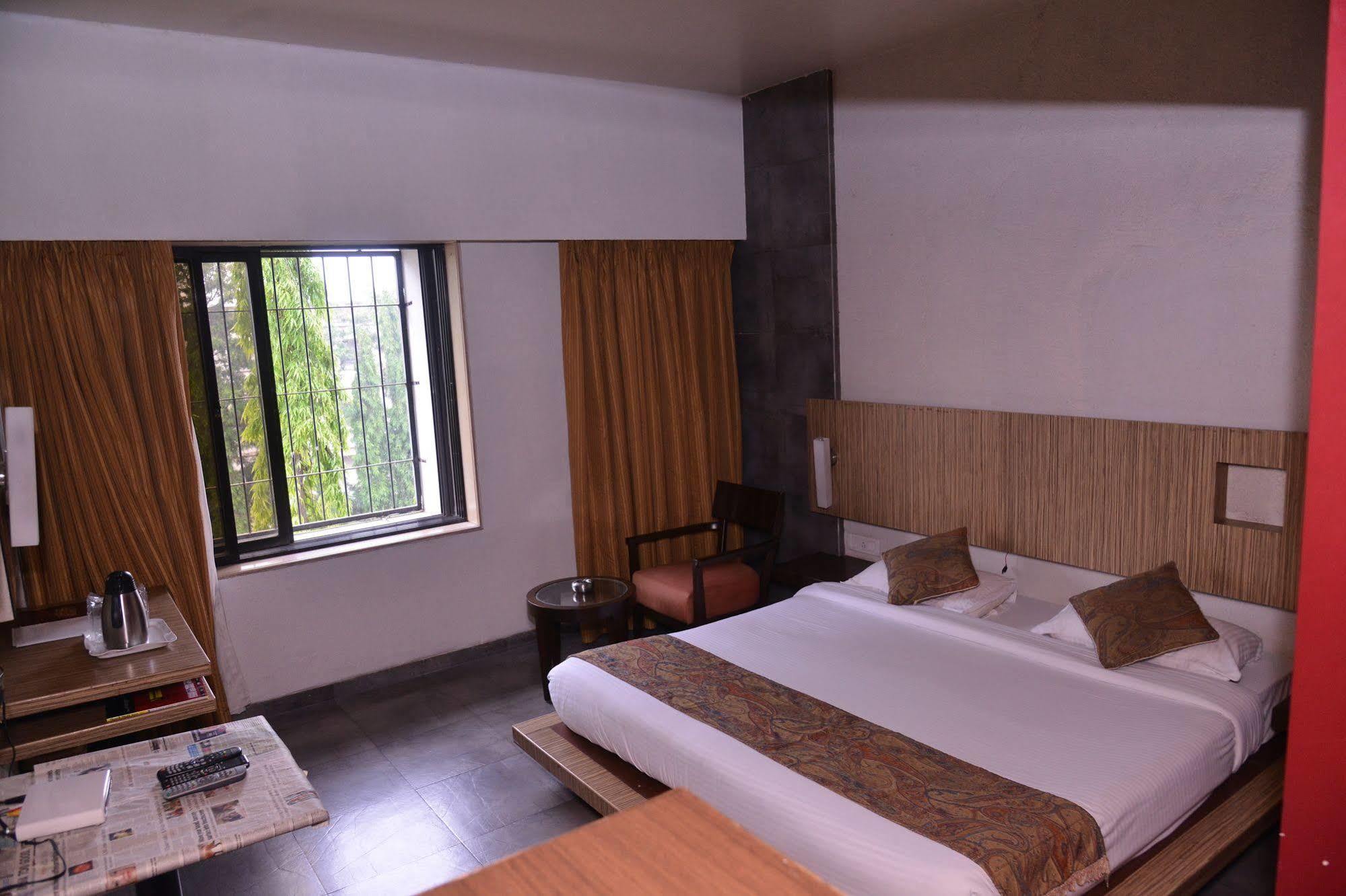 Hotel Sai Palace Nashik Exterior photo